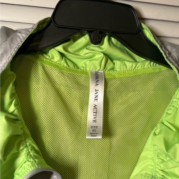 LORNA JANE Active Elevate Grey Vest in Size XS - Picture 4 of 9